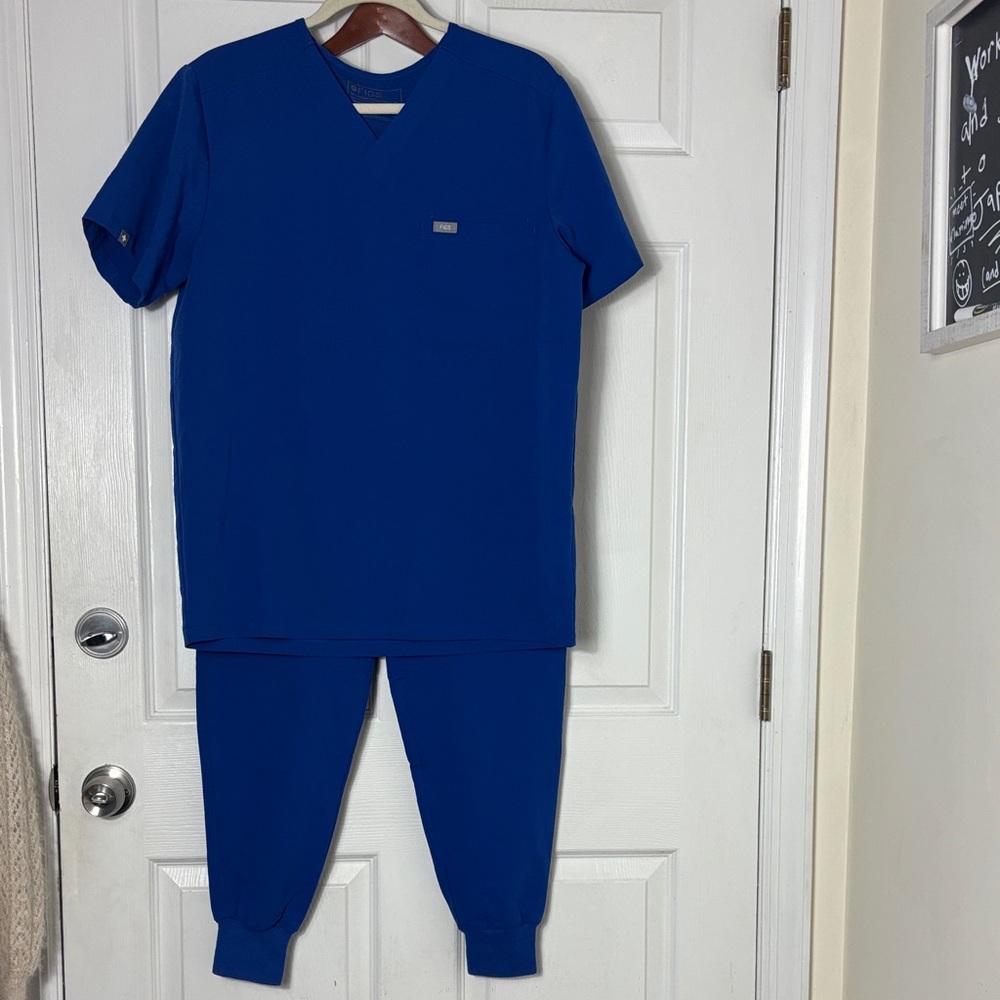 FIGS Technical Collection Mens Blue Vneck Scrubs Tansen Jogger Style Size Medium